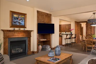 Photo 5 - Luxury 3 Bedroom Condo