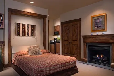 Photo 4 - Luxury 1 Bedroom Parlor Suite Condo