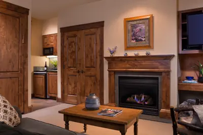 Photo 3 - Luxury 1 Bedroom Parlor Suite Condo