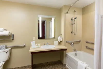 Photo 3 - 1 Bed Hear Mobility Accessible Tub Nosmk