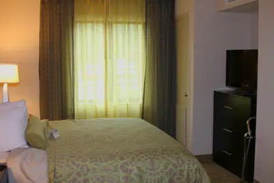 Photo 4 - 2 Bedroom Suite 1 King 2 Dbl Nonsmoking
