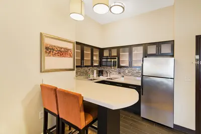 Photo 5 - 1 Bdrm Suite 2 Queen Nonsmoke