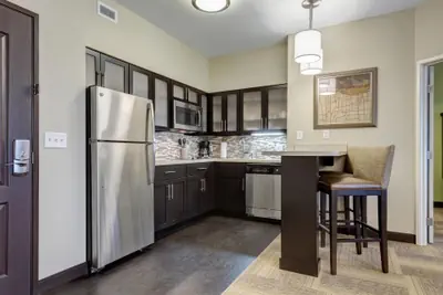 Photo 2 - 1 Bdrm Suite 1 King Nonsmoke