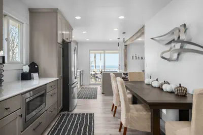 Photo 4 - XXX 3 Bedroom House