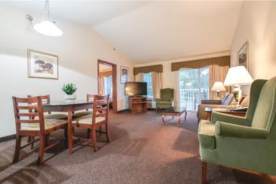 Photo 3 - Premier King Suite for 4