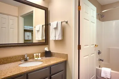 Photo 4 - 2 Queen Beds 1 Bedroom Suite Nosnmoking