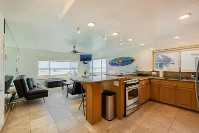 Photo 3 - 107-Oceanfront Lux 1/7
