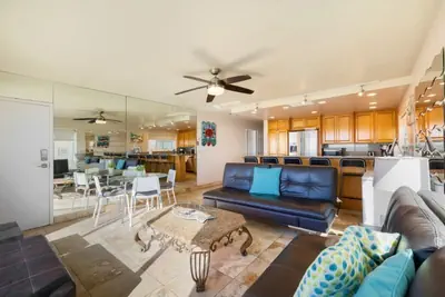Photo 2 - 2 bedroom con with free parking!