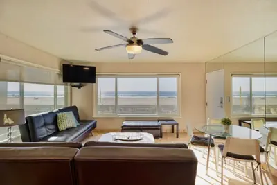 Photo 3 - 2 bedroom con with free parking!