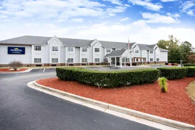 Photo 2 - Microtel Inn & Suites by Wyndham Southern Pines Pinehurst