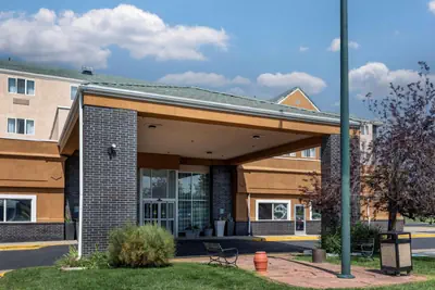 Photo 2 - Quality Inn & Suites Denver Airport - Gateway Park
