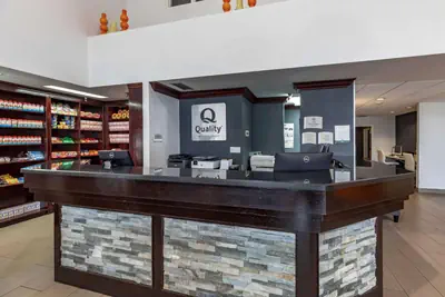 Photo 3 - Quality Inn & Suites Denver Airport - Gateway Park