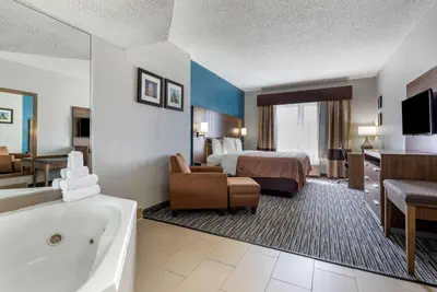 Photo 4 - Quality Inn & Suites I-35 E-Walnut Hill