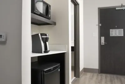 Photo 2 - Holiday Inn Express & Suites - North Brunswick by IHG