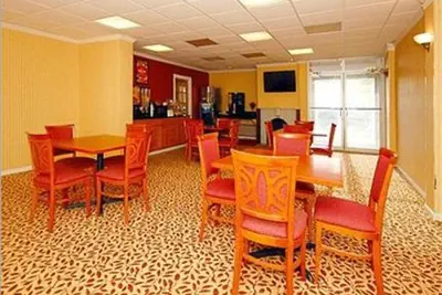Photo 4 - Super 8 by Wyndham Monticello NY