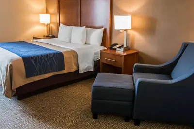 Photo 3 - Comfort Inn Crystal Lake - Algonquin