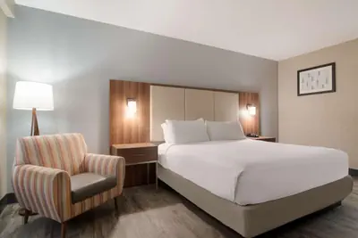 Photo 3 - SureStay Hotel by Best Western Helen Downtown