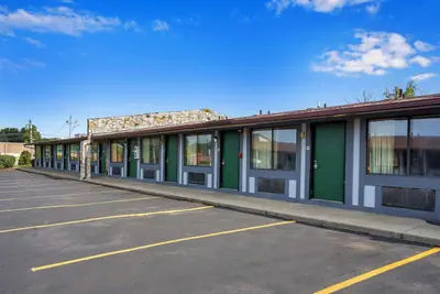 Photo 3 - Days-Inn by Wyndham Liverpool-Syracuse