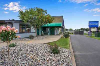 Photo 4 - Days-Inn by Wyndham Liverpool-Syracuse