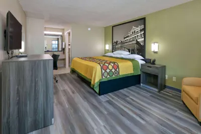 Photo 5 - Super 8 by Wyndham Mobile/Tillmans Corner