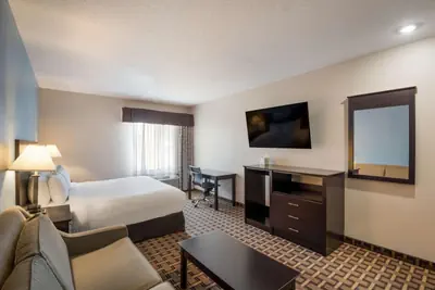 Photo 2 - SureStay Plus Hotel by Best Western Coralville Iowa City