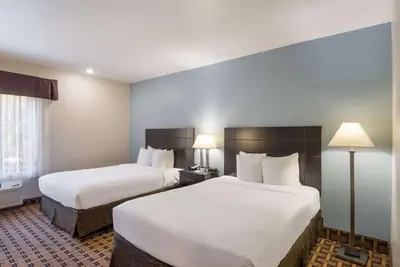 Photo 3 - SureStay Plus Hotel by Best Western Coralville Iowa City