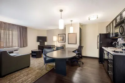 Photo 3 - Sonesta Simply Suites Chicago O'Hare Airport