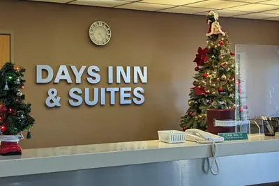 Photo 2 - Days Inn & Suites by Wyndham Castle Rock