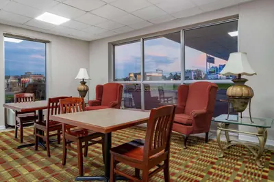 Photo 2 - Days Inn by Wyndham Cambridge