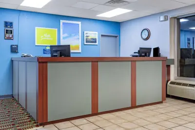 Photo 4 - Days Inn by Wyndham Cambridge