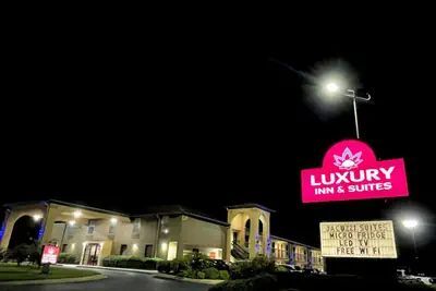 Photo 4 - Luxury Inn & Suites