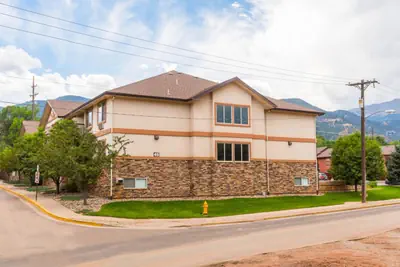 Photo 3 - Manitou Pikes Peak Hotel