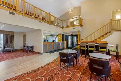 Photo 2 - Best Western Falcon Plaza - Bowling Green
