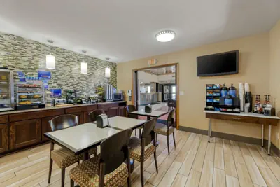 Photo 4 - Best Western Falcon Plaza - Bowling Green