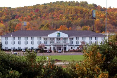 Photo 2 - Quality Inn & Suites Bellville - Mansfield