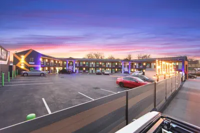 Photo 2 - Hotel OPUS Bronx Near Bay Plaza Mall