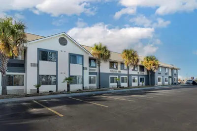Photo 2 - Comfort Inn & Suites - near Robins Air Force Base Main Gate