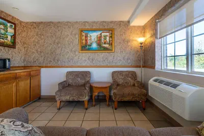 Photo 5 - Days Inn by Wyndham Mountain Home