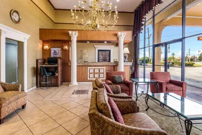 Photo 3 - Econo Lodge Inn & Suites Griffin North