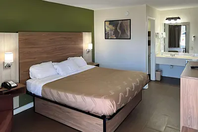 Photo 4 - Quality Inn Thomson