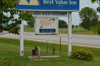 Photo 3 - Americas Best Value Inn Suburban