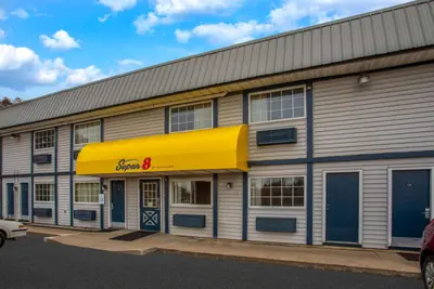 Photo 4 - Super 8 by Wyndham Wooster