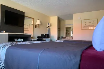 Photo 5 - Regency 7 Motel