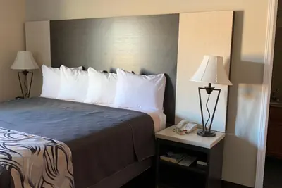 Photo 3 - Regency 7 Motel