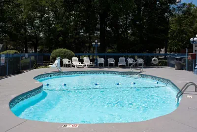 Photo 4 - Super 8 by Wyndham Black Mountain Asheville East