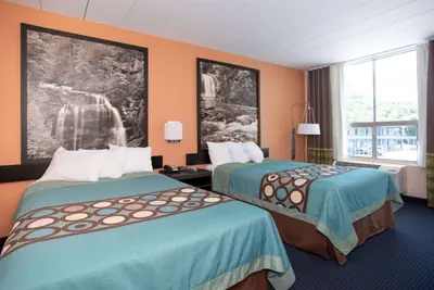 Photo 5 - Super 8 by Wyndham Black Mountain Asheville East