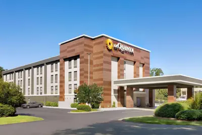 Photo 3 - La Quinta Inn & Suites by Wyndham Selma/Smithfield I-95