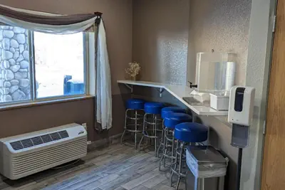 Photo 4 - Days Inn & Suites by Wyndham Castle Rock