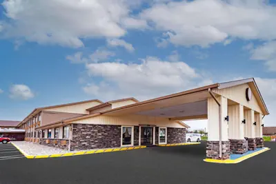 Photo 2 - Baymont by Wyndham Perrysburg-Toledo