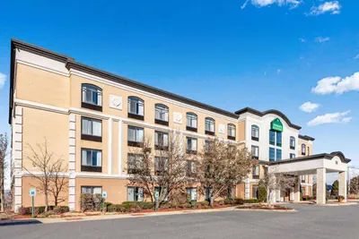 Photo 3 - Wingate by Wyndham Chicago Schaumburg
